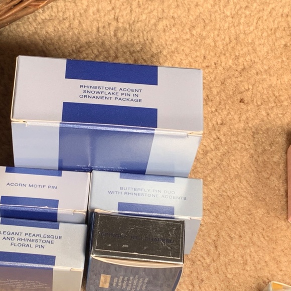 Lot of 19:Avon Stick Pins.  New In Box.  1994-2004 - Picture 3 of 6